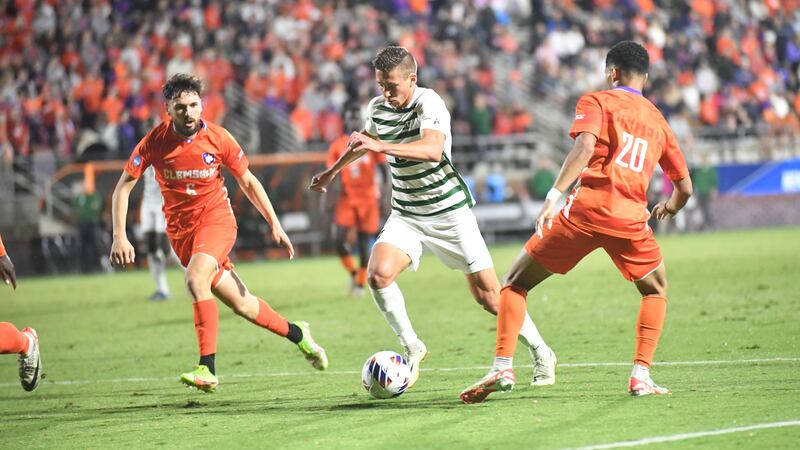 Samy Kolby trying to score for Charlotte 49ers in 2nd round of NCAA Tournament